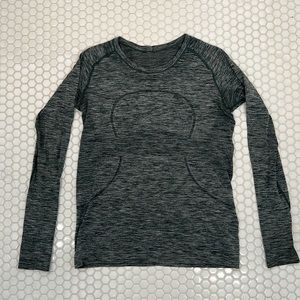 Lululemon Swiftly tech long sleeve - thumb holes in gray